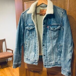 LEVI’S Denim Sherpa Lined Trucker Jacket